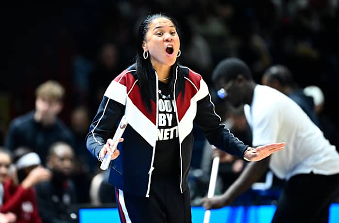 Dawn Staley giving instructions to her players in season-opener Vs. Notre Dame (6th Nov., 2023)